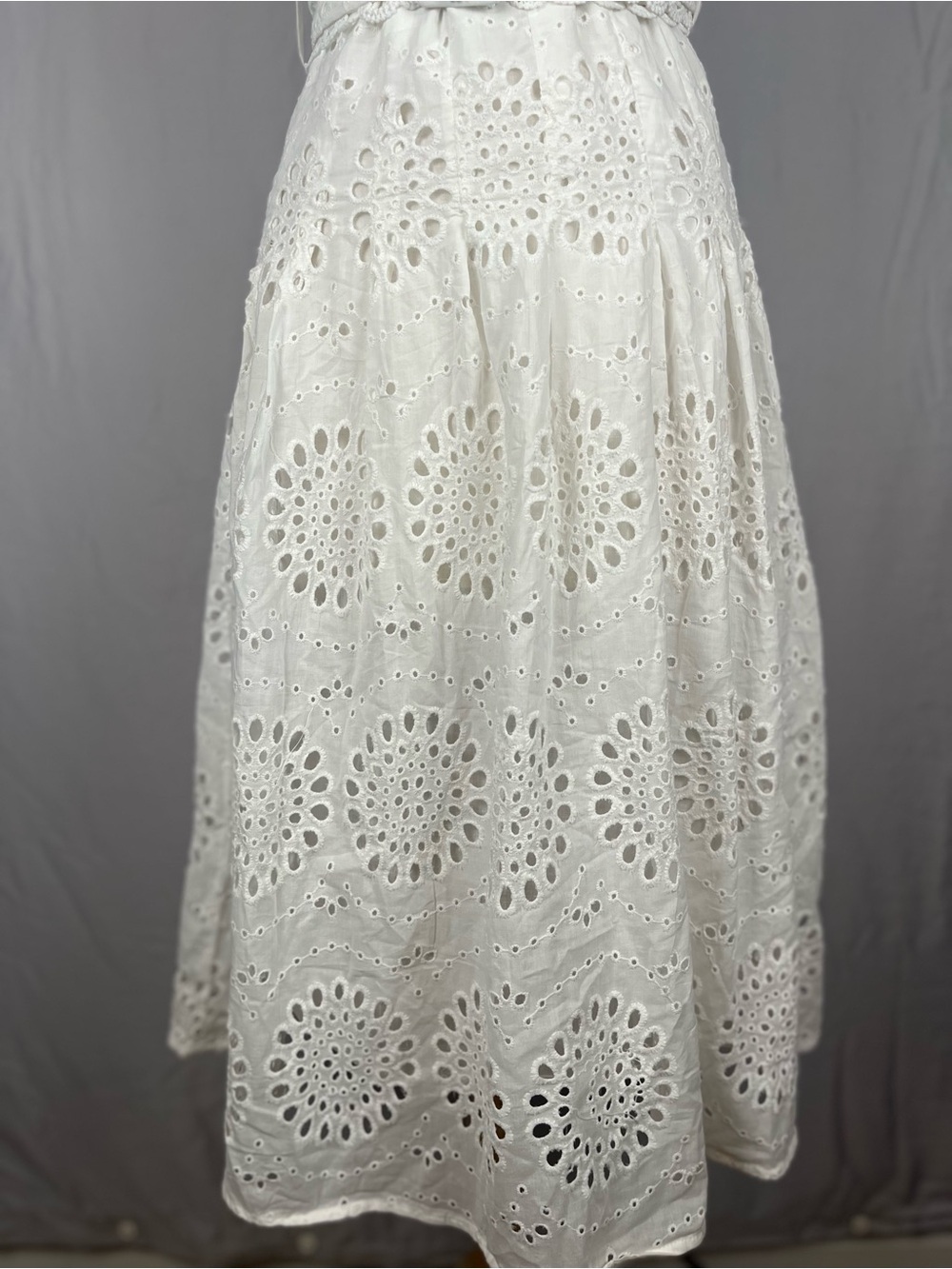 White Lace Overlay Sleevess Dress Size Large Eyelet Fit Flare Belt Feminine NWT - Picture 6 of 12